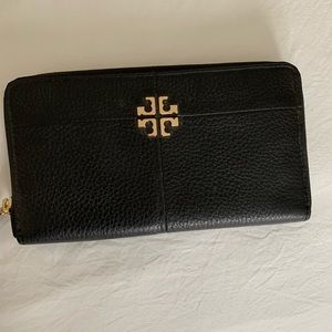 Beautiful black and gold story Burch wallet